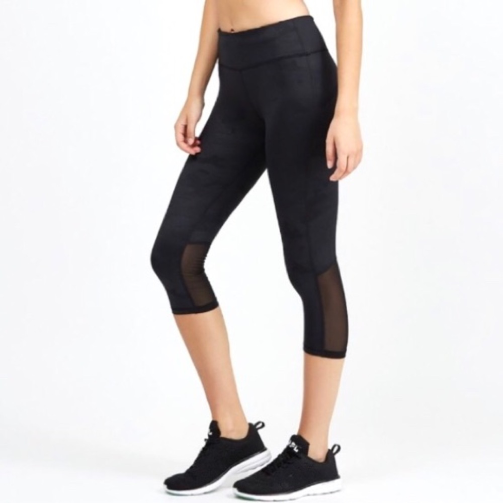 Varley Var-Tech Performance Crop Leggings Women’s Size S Mid Rise Camo Pockets